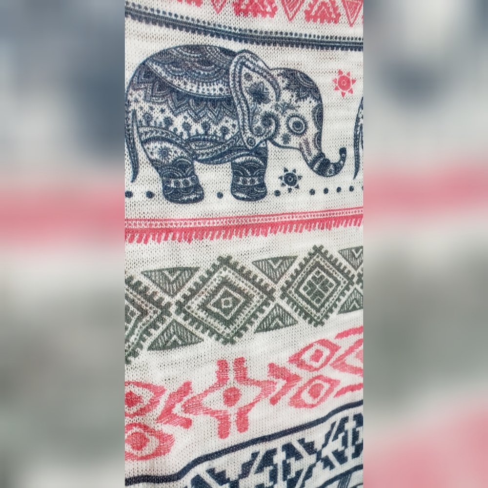 Design Lab Elephant Print Top - Picture 3 of 4